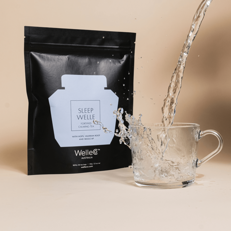 WELLECO Sleep Welle Calming Tea - Superfood herbata na dobry sen - 50 saszetek -  | Produkty archiwalne | Suplementy na sen | Suplementy na stres | Welleco | Suplementy Wellness | Suplementy wegańskie | Suplementy w proszku | The Silencio